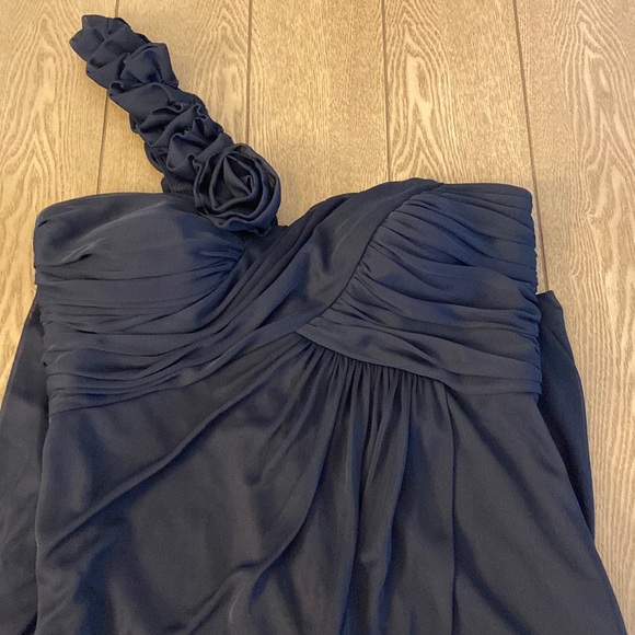 Formal and Elegant Dress Size 10 - Picture 2 of 14